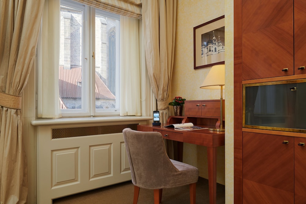 Ventana Hotel Prague 60/71