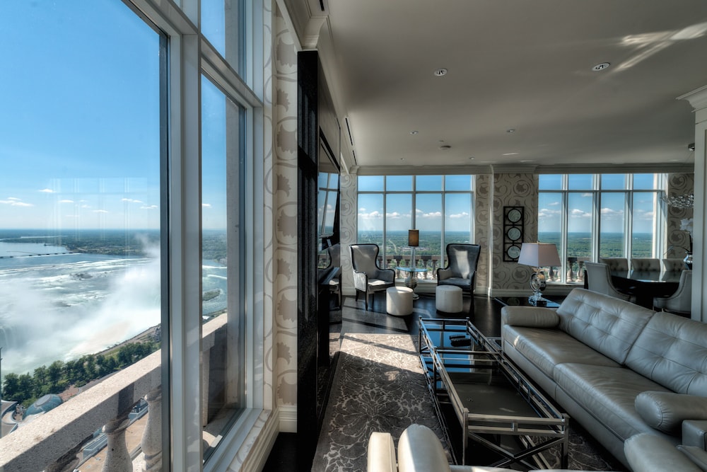 Hilton Niagara Falls/ Fallsview Hotel and Suites 37/49