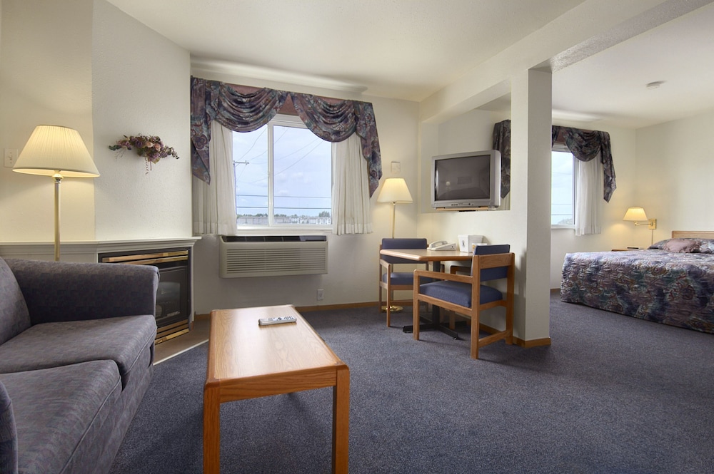 Super 8 by Wyndham Swift Current 33/46
