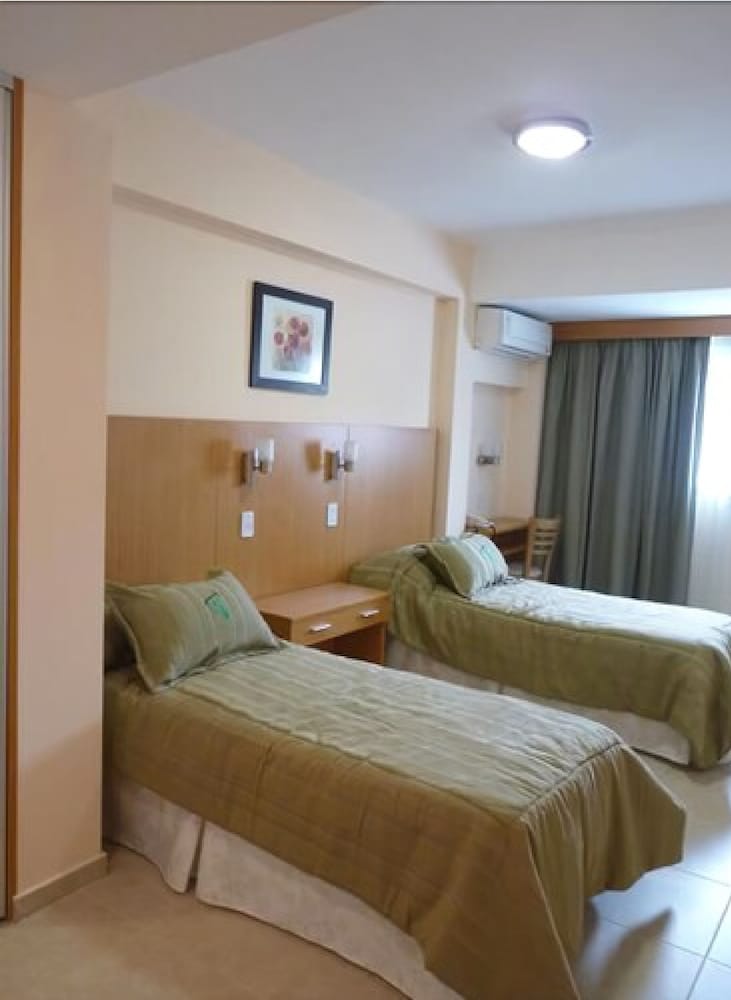 ROOM, DOUBLE BED