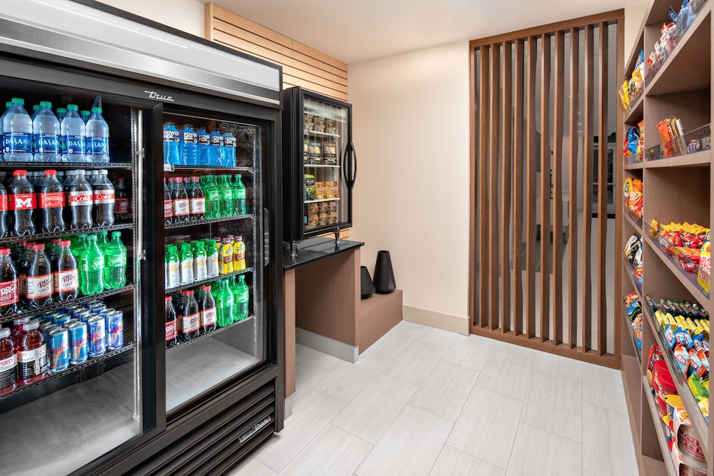 Holiday Inn Express & Suites Elkhorn - Lake Geneva Area 32/55