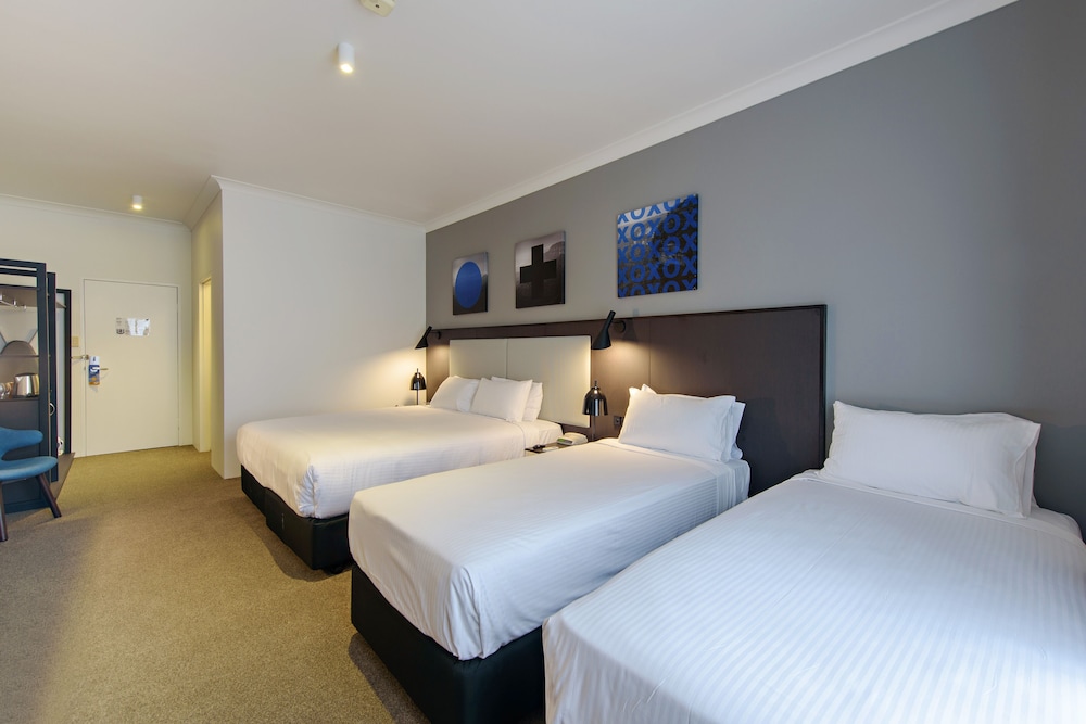 Silkari Urban CKS Sydney Airport Hotel 15/33