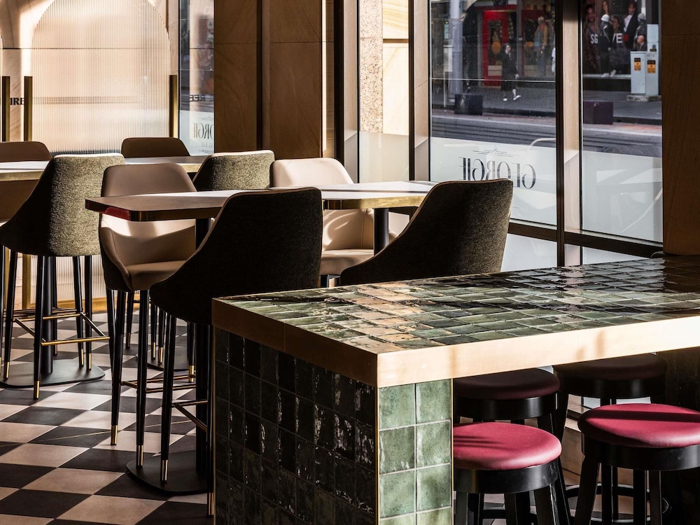 Mantra 2 Bond Street Sydney 57/62