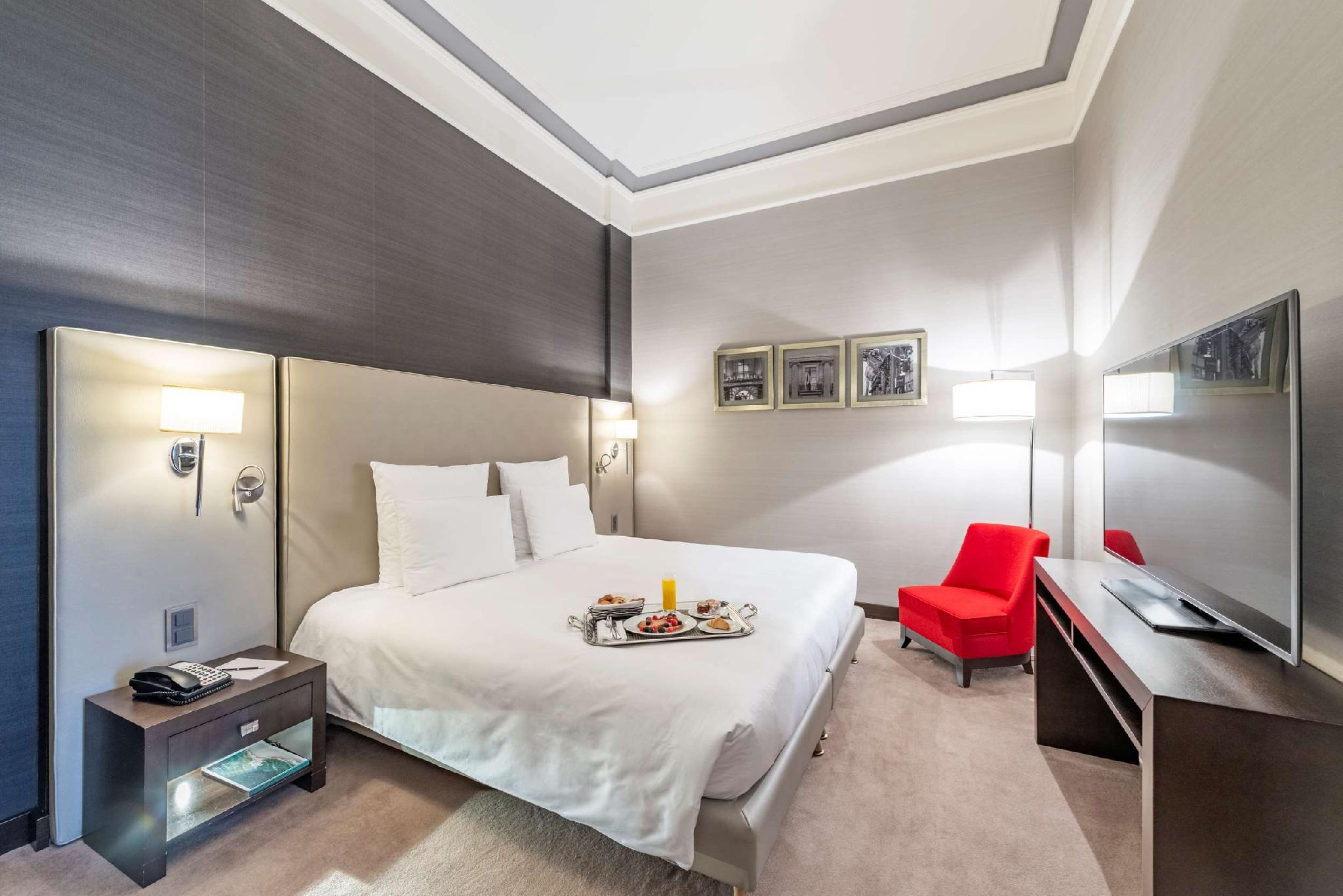 Suite, King Bed