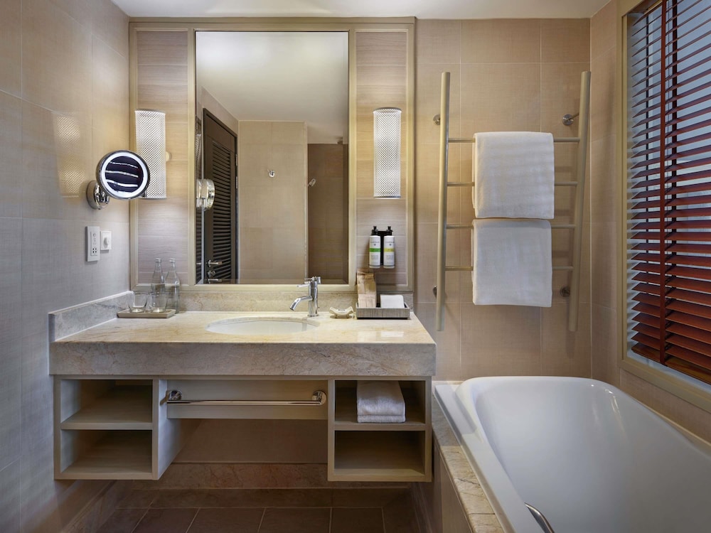 DELUXE, TWIN BEDS, SEA VIEW