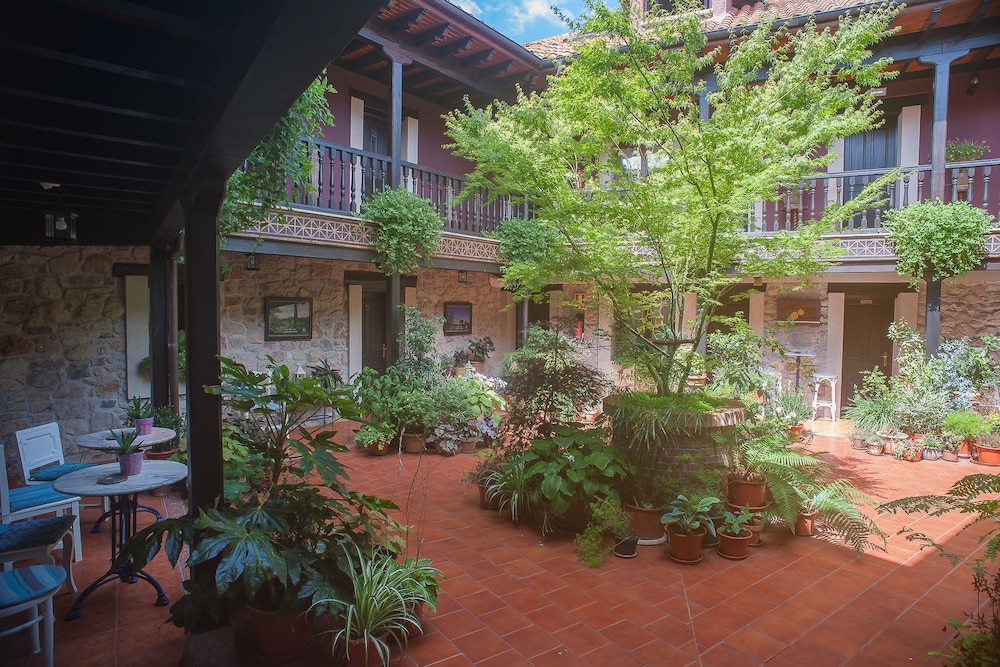 Hotel Corru San Pumés 42/50