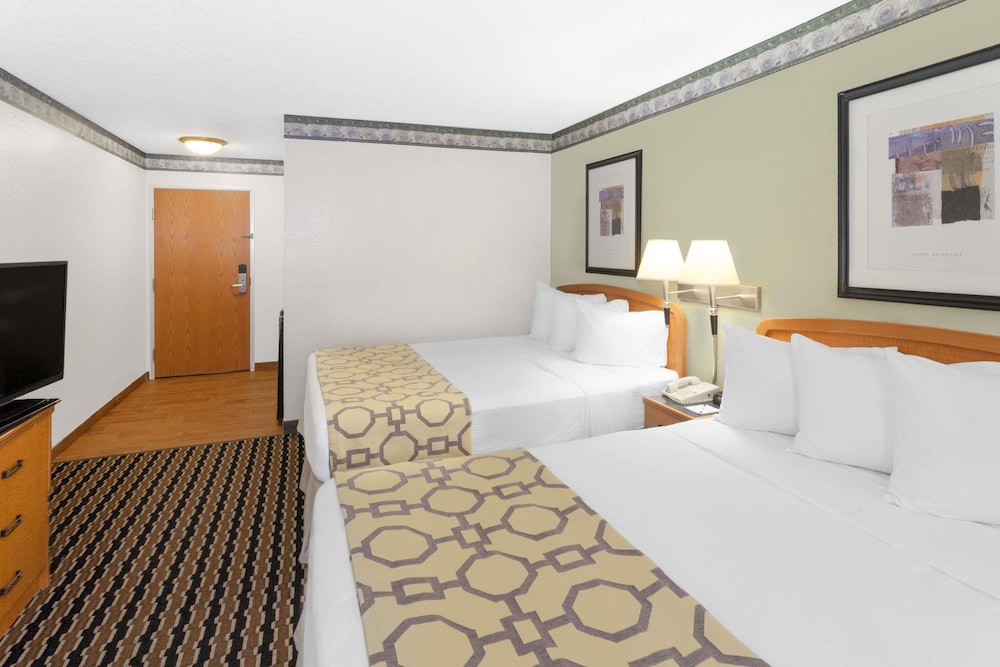 Baymont by Wyndham Fort Wayne 4/21