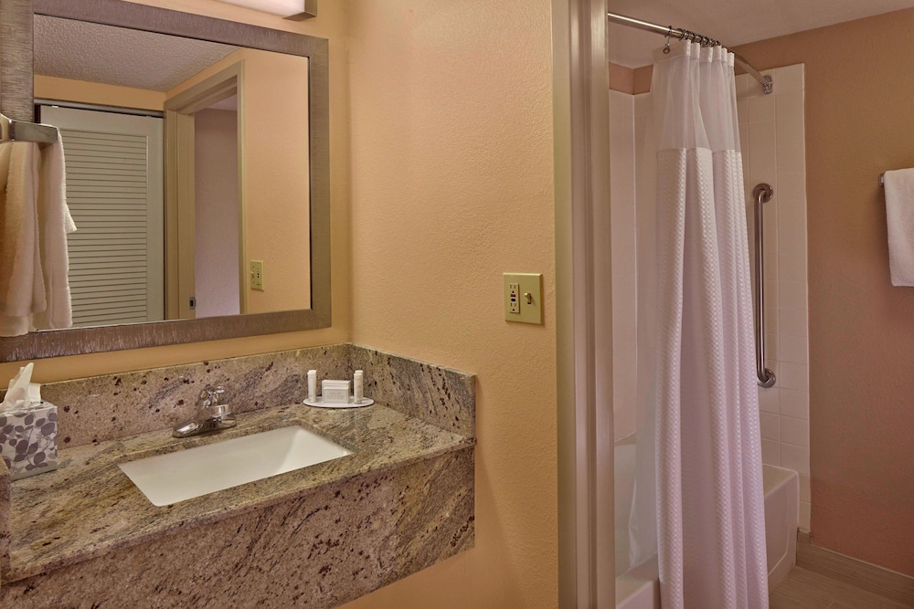 Courtyard By Marriott Orlando East/Ucf Area 46/50