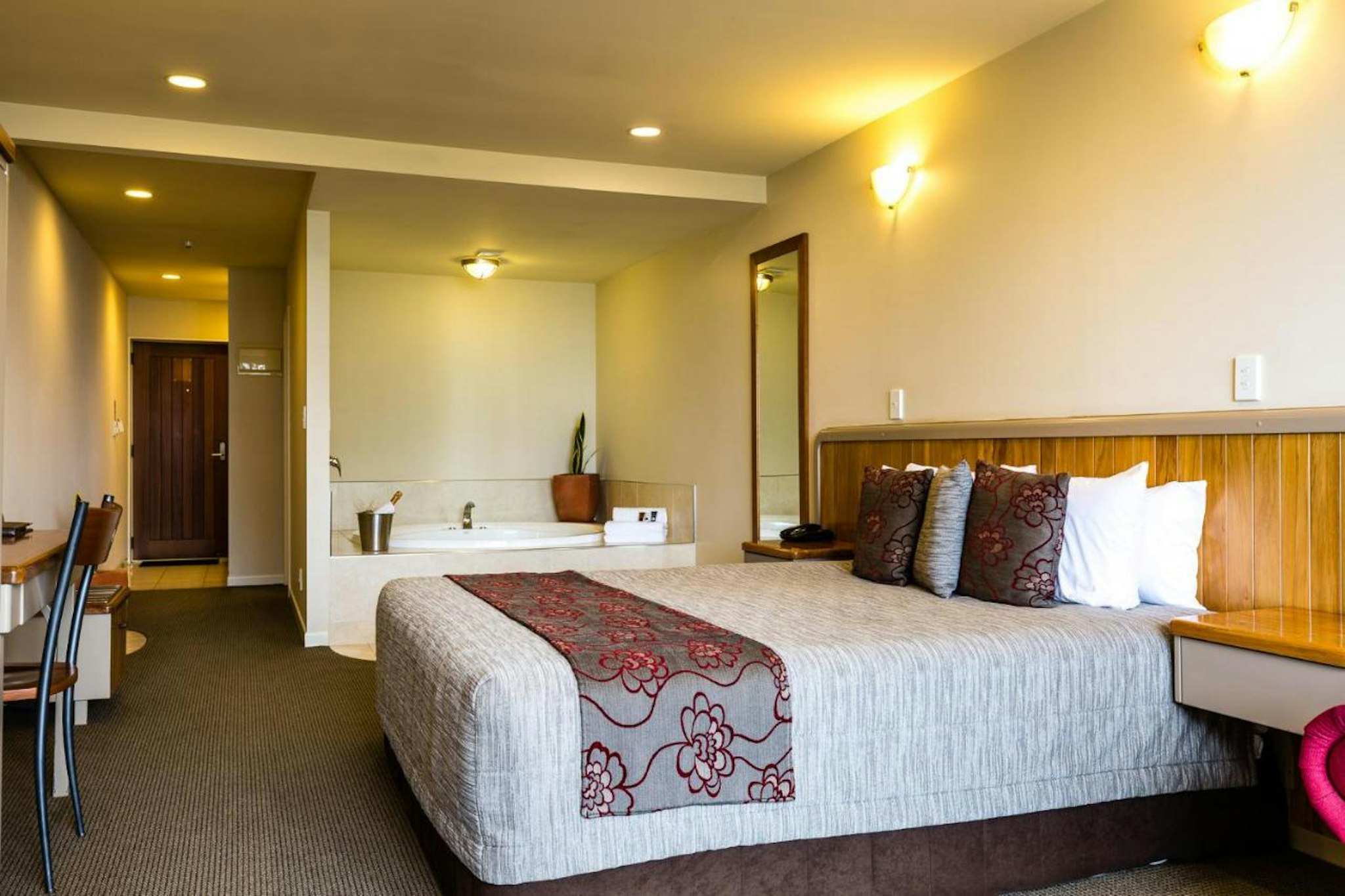 Pebble Beach Motor Inn 13/51
