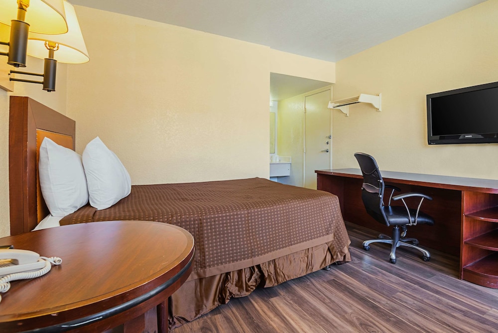 Rodeway Inn Kissimmee Maingate West 34/38