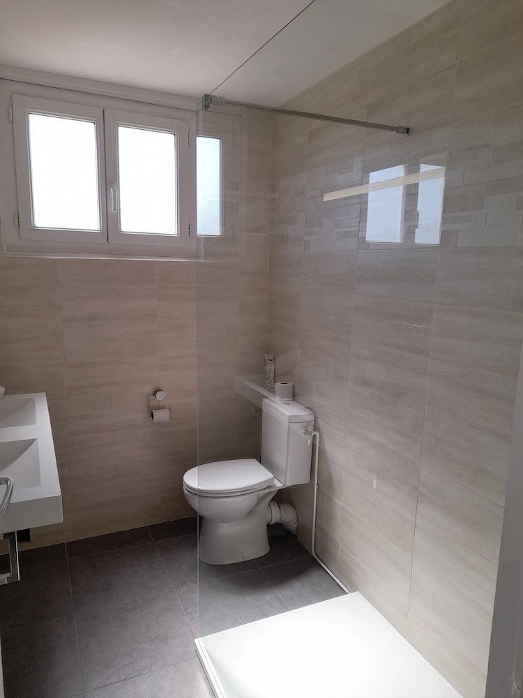 Sorti P Tit Dej Hotel Saintes 48/50