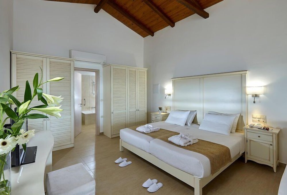 Deluxe, Suite, Bungalow, Double Bed, Beach Front, Sofa, Private Pool