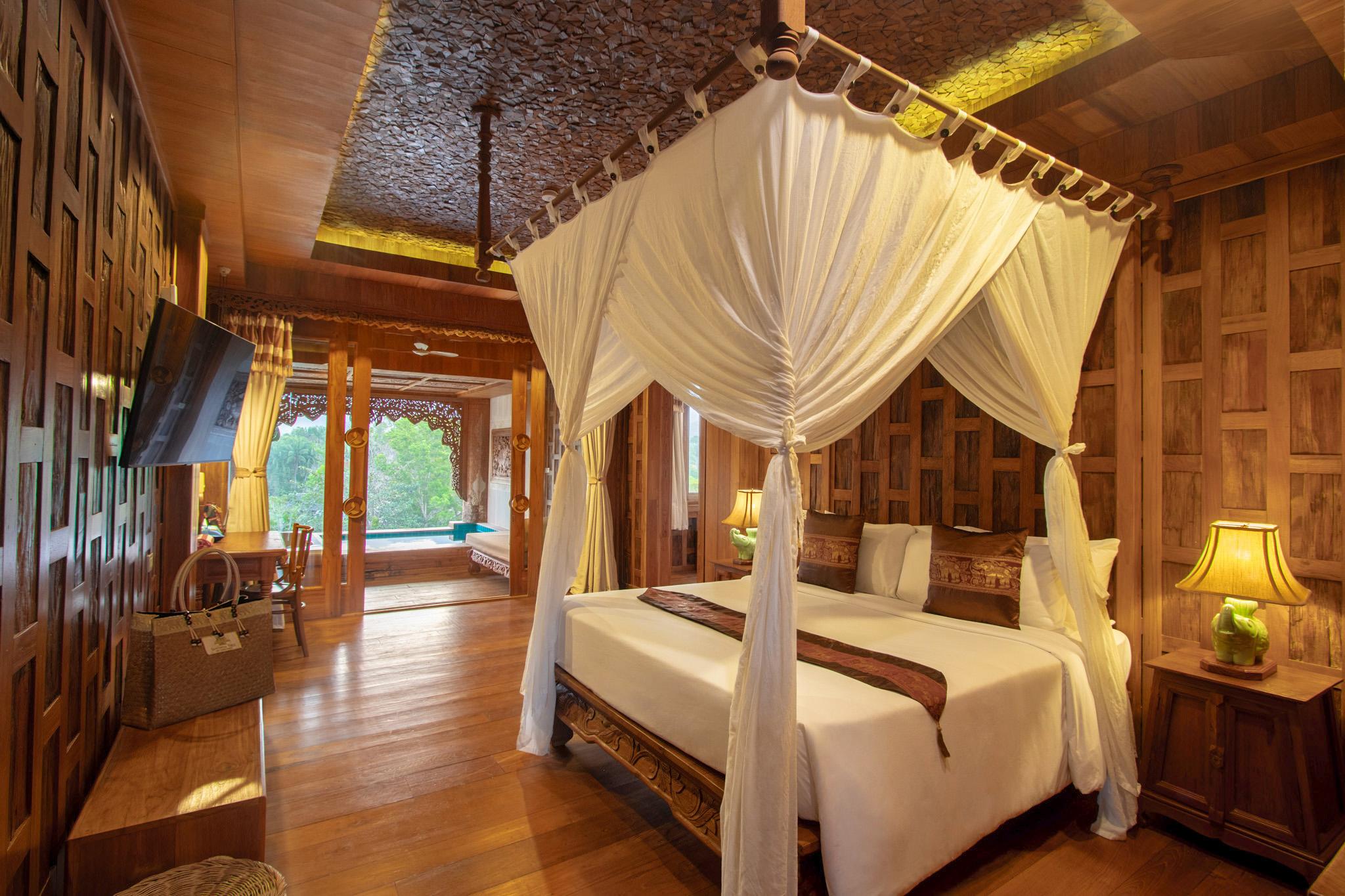 Pool, Family, Suite, 2 King Beds, Water View