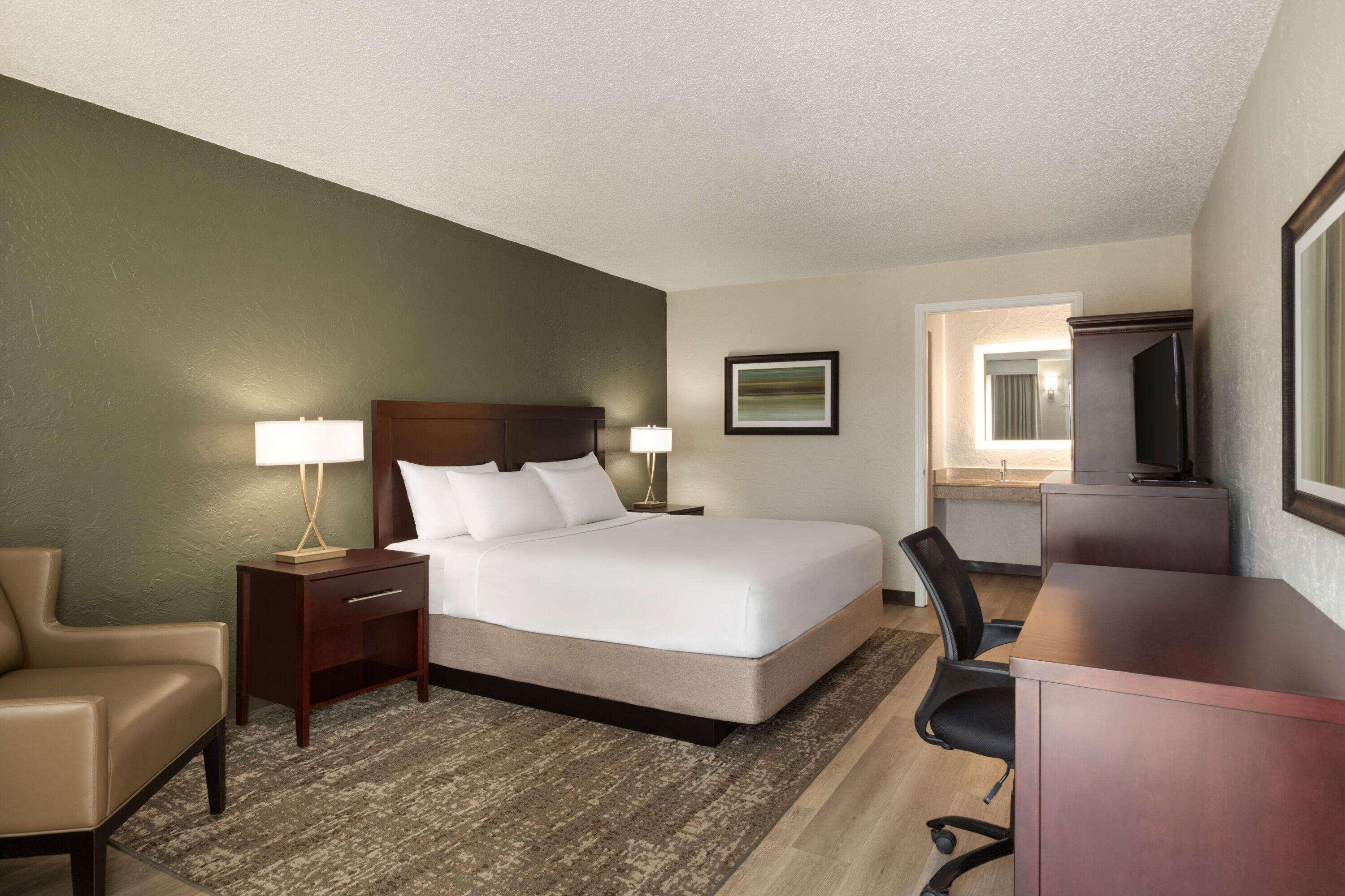 غرفة بسرير مزدوج لذوي الإعاقة، Mai Hana Hotel and Suites International Drive 4/4