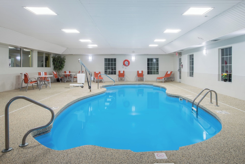 Holiday Inn Express Hotel And Suite Brattleboro Vt 25/47