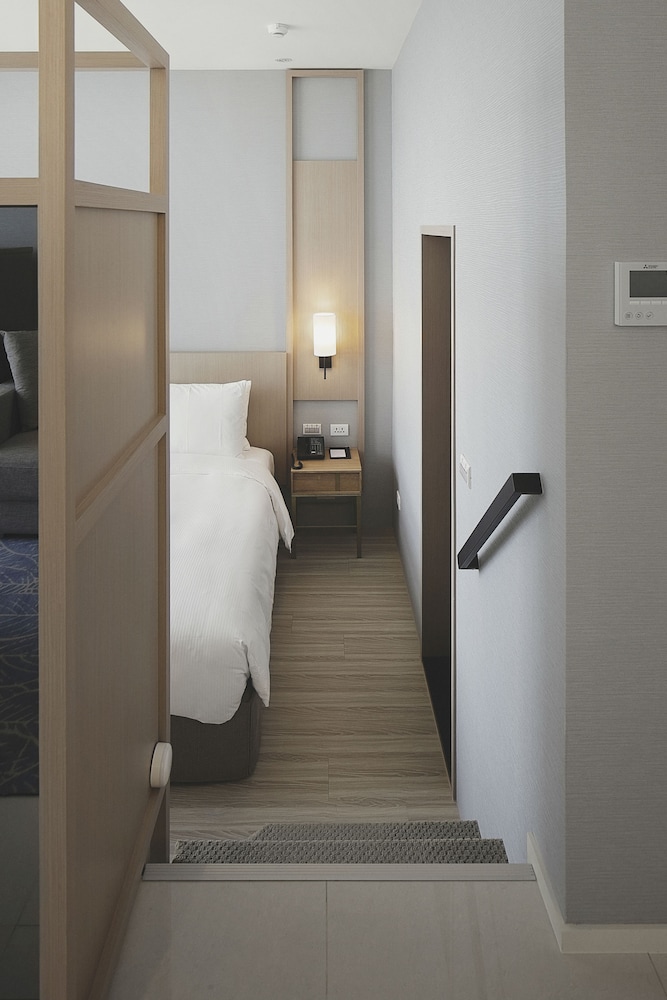 Jolley Hotel 42/71