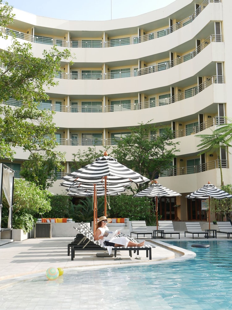 The Royal Paradise Hotel & Spa 69/75