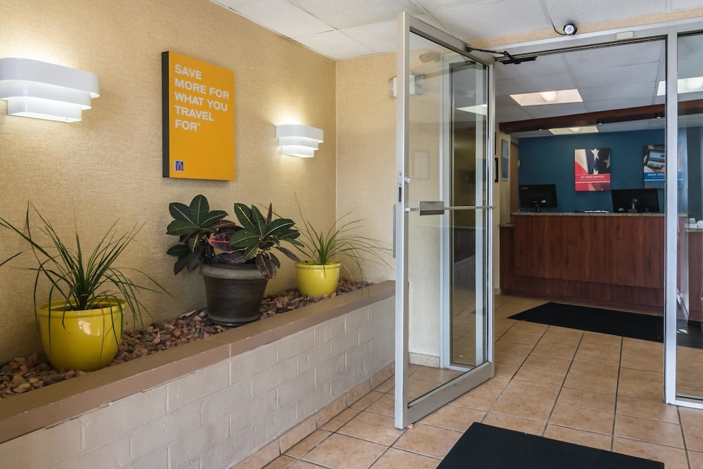 Motel6 Madison, WI - East 6/55