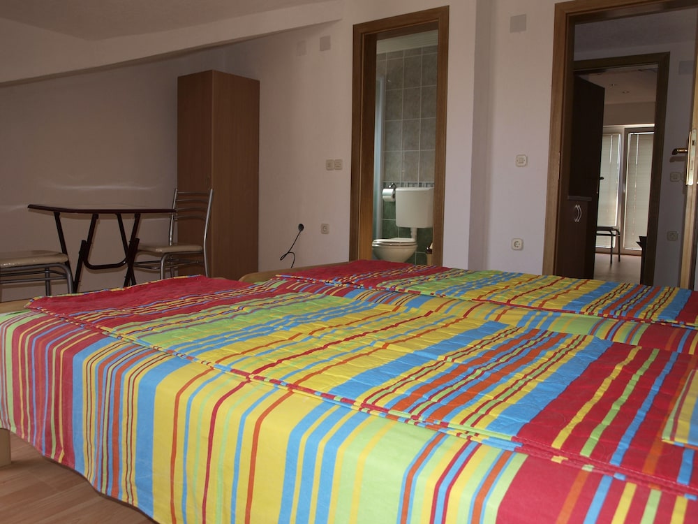 Bogdanovski Studios & Guest Rooms 37/47