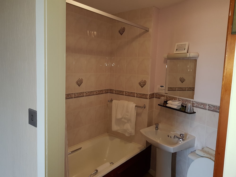 Mackays Hotel Wick 49/50