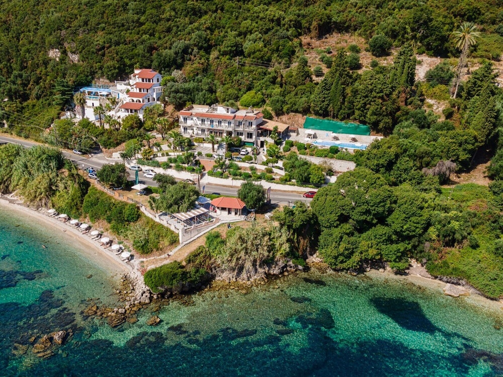 Aurora Beach Hotel 40/50