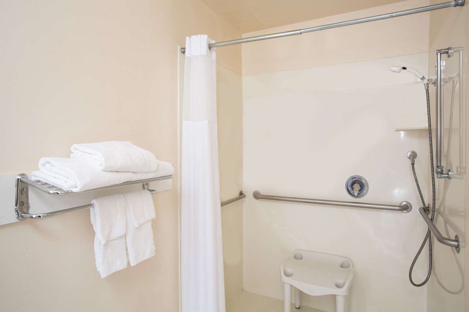 Ramada By Wyndham Draper 36/36