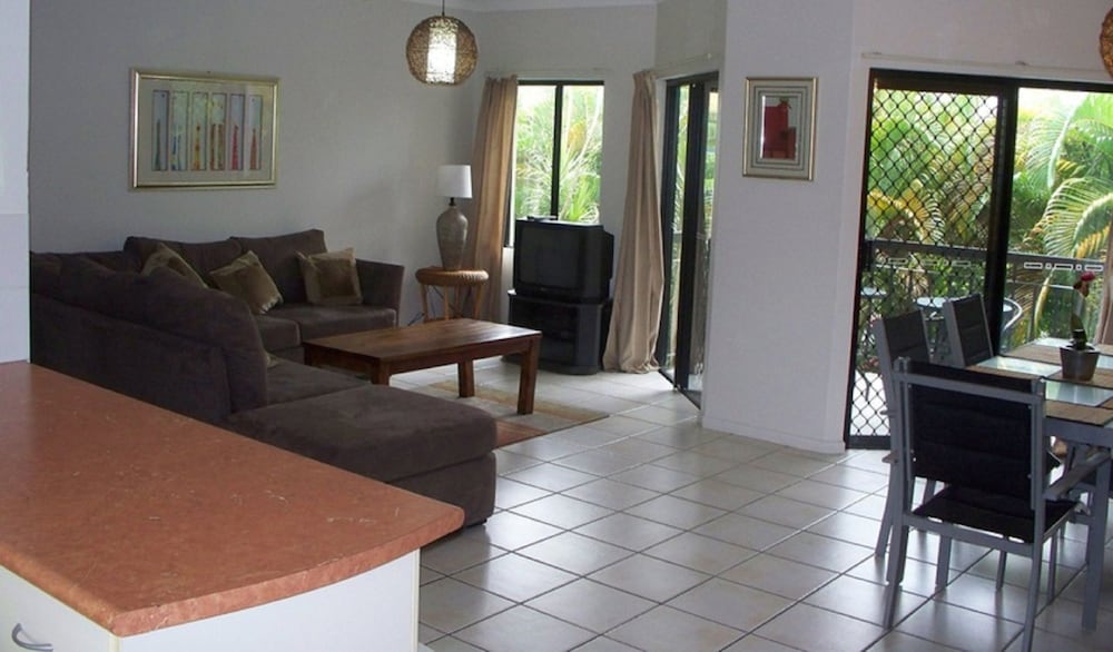 BOHEMIA RESORT CAIRNS 32/45