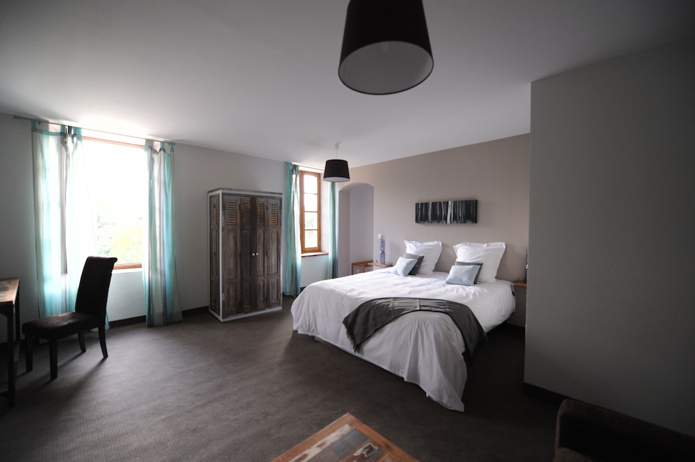 HOTEL CHATEAU DE PALAJA 19/68
