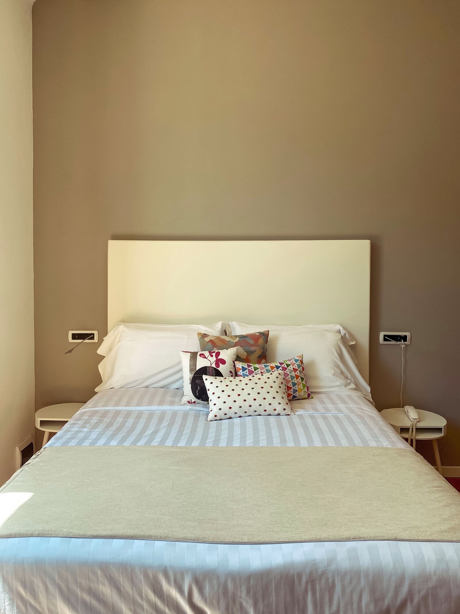 SUPERIOR, DOUBLE OR TWIN BED