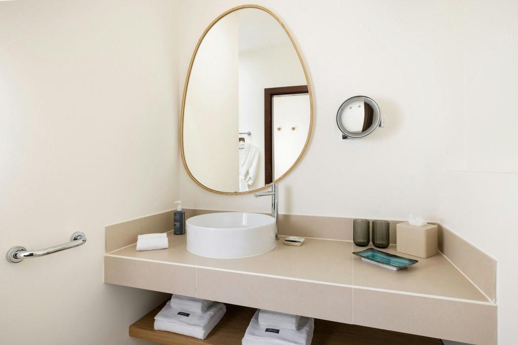 2 Bedrooms, Suite, Twin Beds, King Bed, Urban View, Sofa, The Westin Salgados Beach Resort, Algarve 4/4