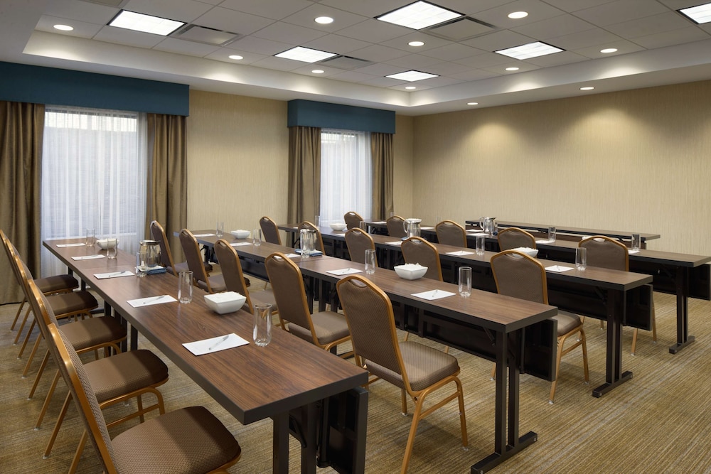 Hampton Inn Suites Edgewood Aberdeen South Md 31/38