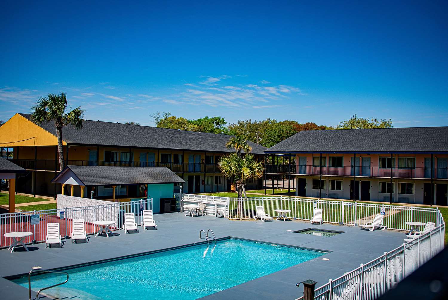 Super 8 by Wyndham Biloxi 11/43