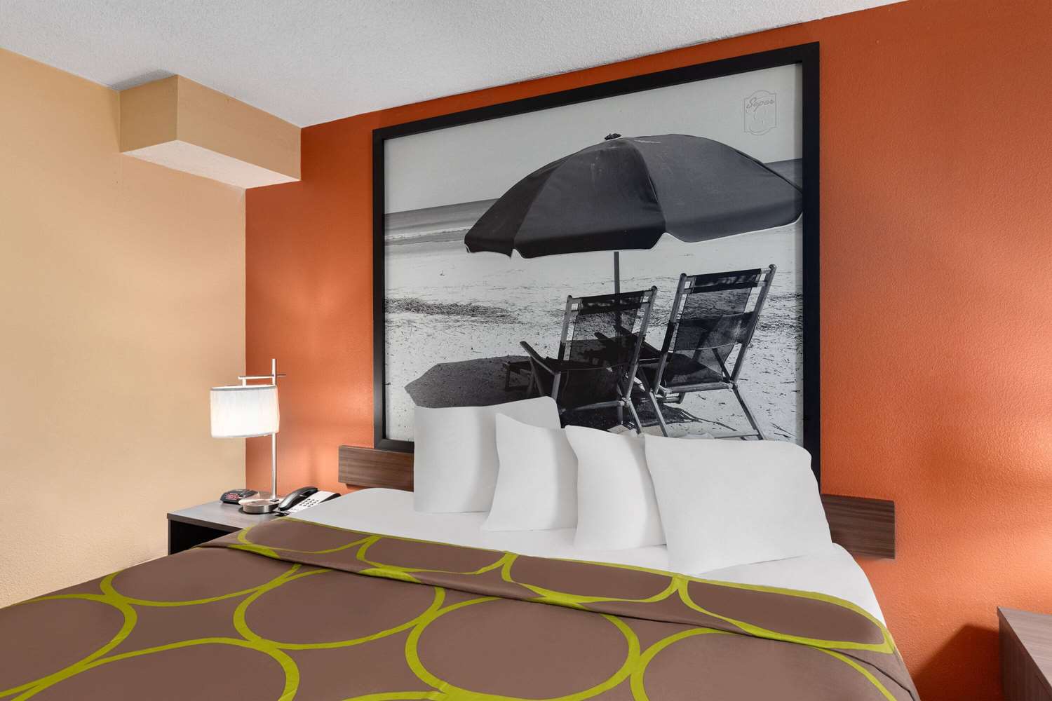 Super 8 by Wyndham Myrtle Beach/Market Common Area 23/35