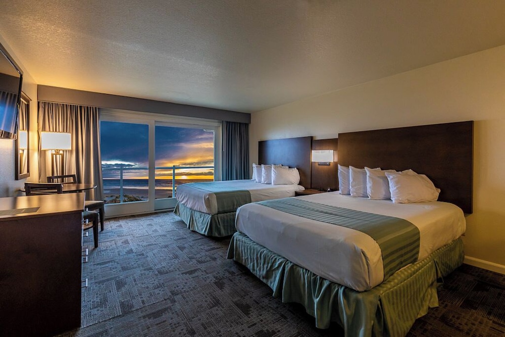 Deluxe, 2 Queen Beds, Ocean Front, Pet Friendly