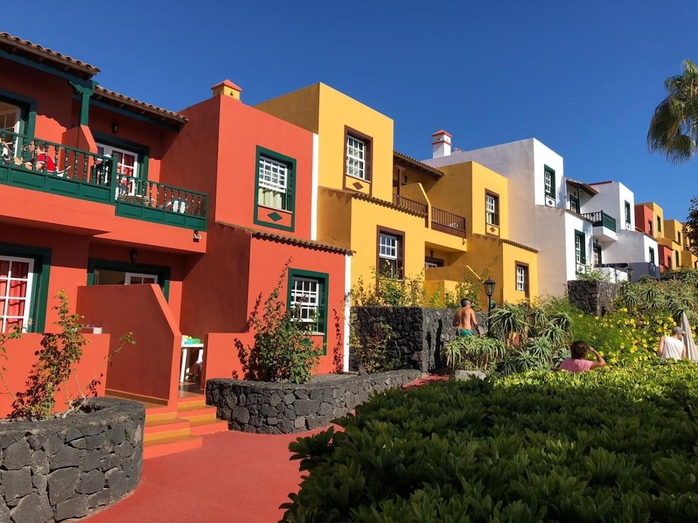 Apartamentos Oasis San Antonio 50/53