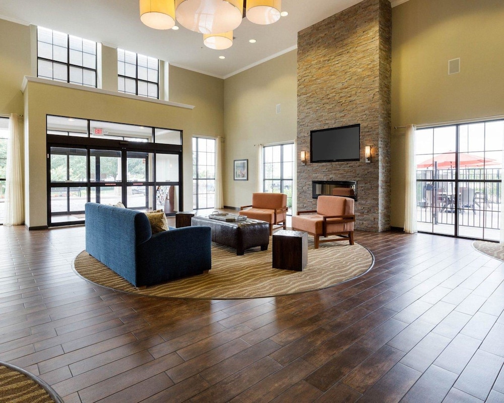 Comfort Suites near Westchase on Beltway 8 28/46