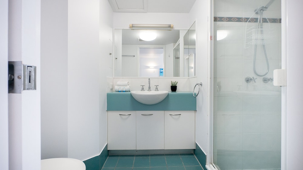 Aegean Mooloolaba 29/65