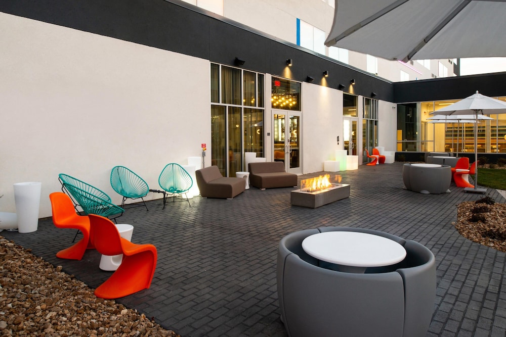 Aloft North Kansas City 19/34