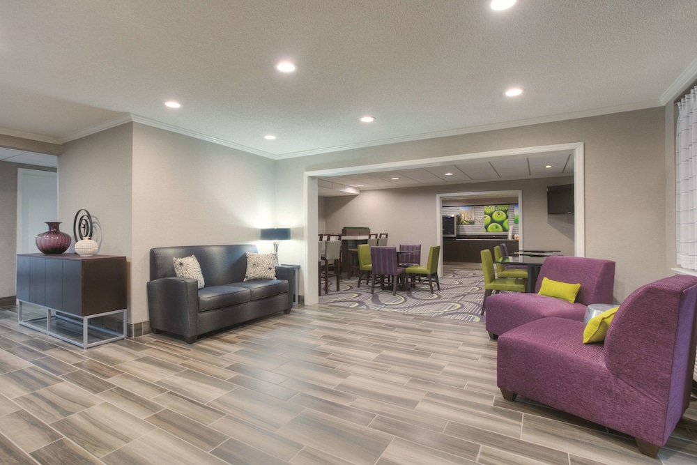 La Quinta Inn & Suites by Wyndham Atlanta Roswell 36/47