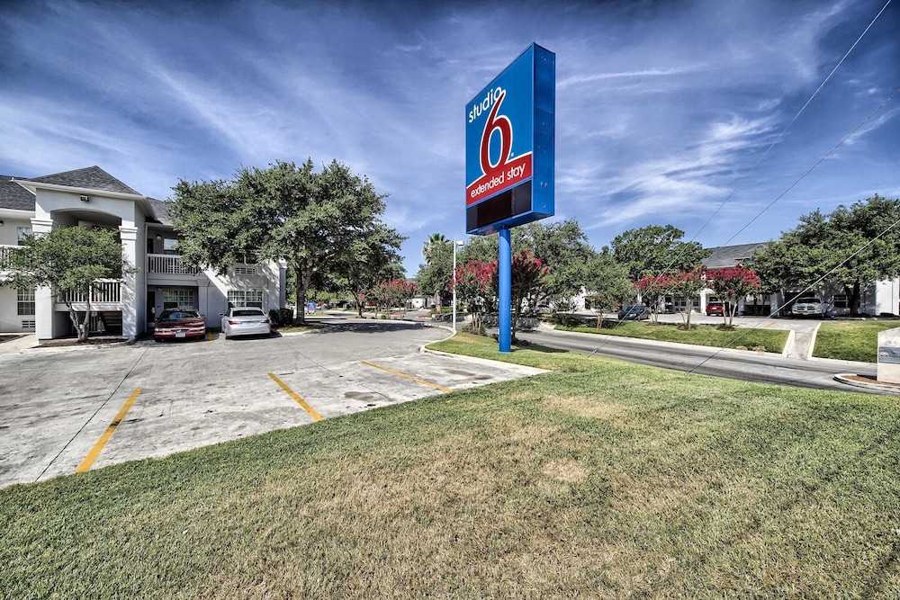 Studio 6 Extended Stay - San Antonio, TX - Medical Center 45/60