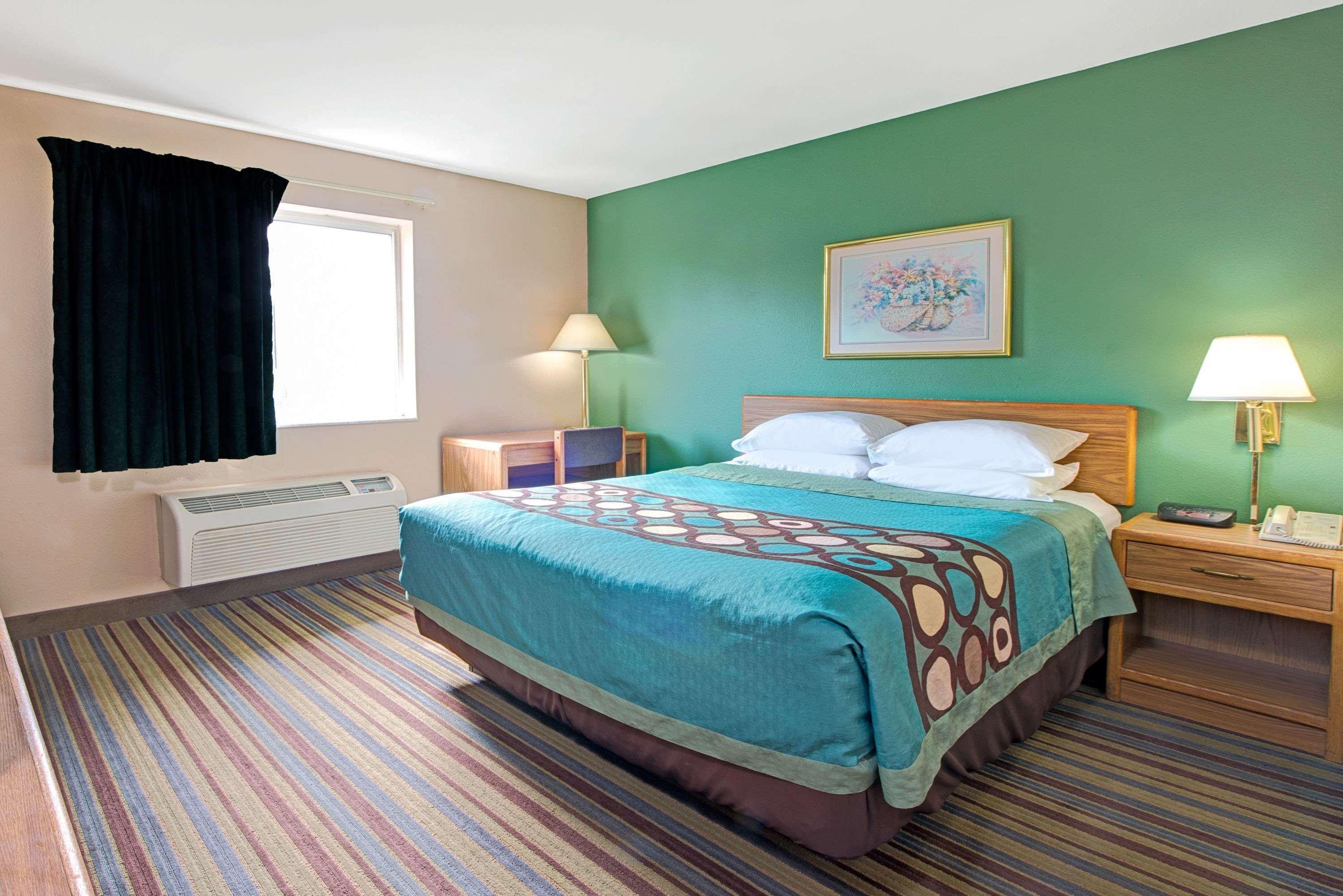 Room, Queen Bed, Accessible