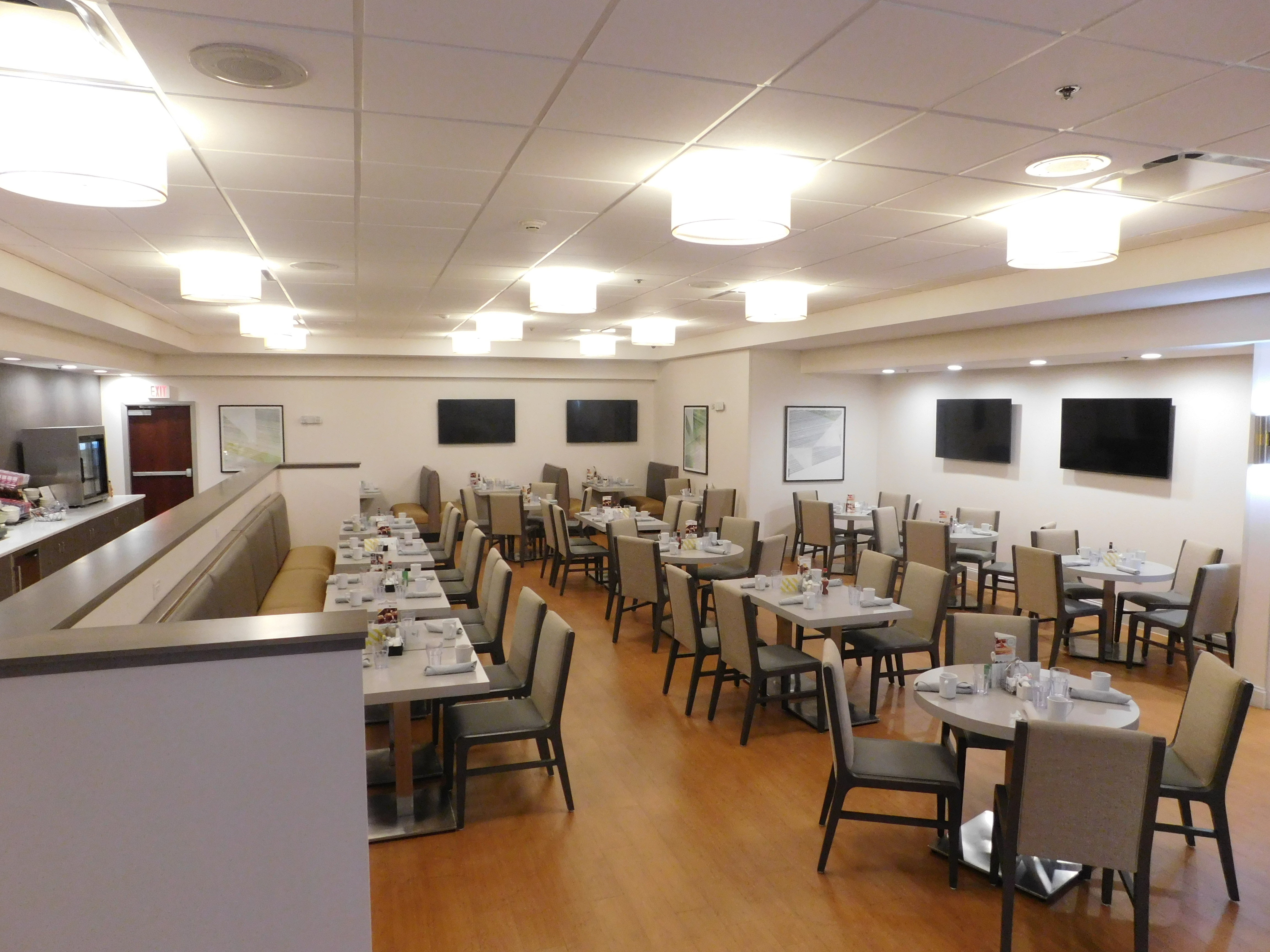 Holiday Inn Hotel and Suites Rochester Marketplace 59/64