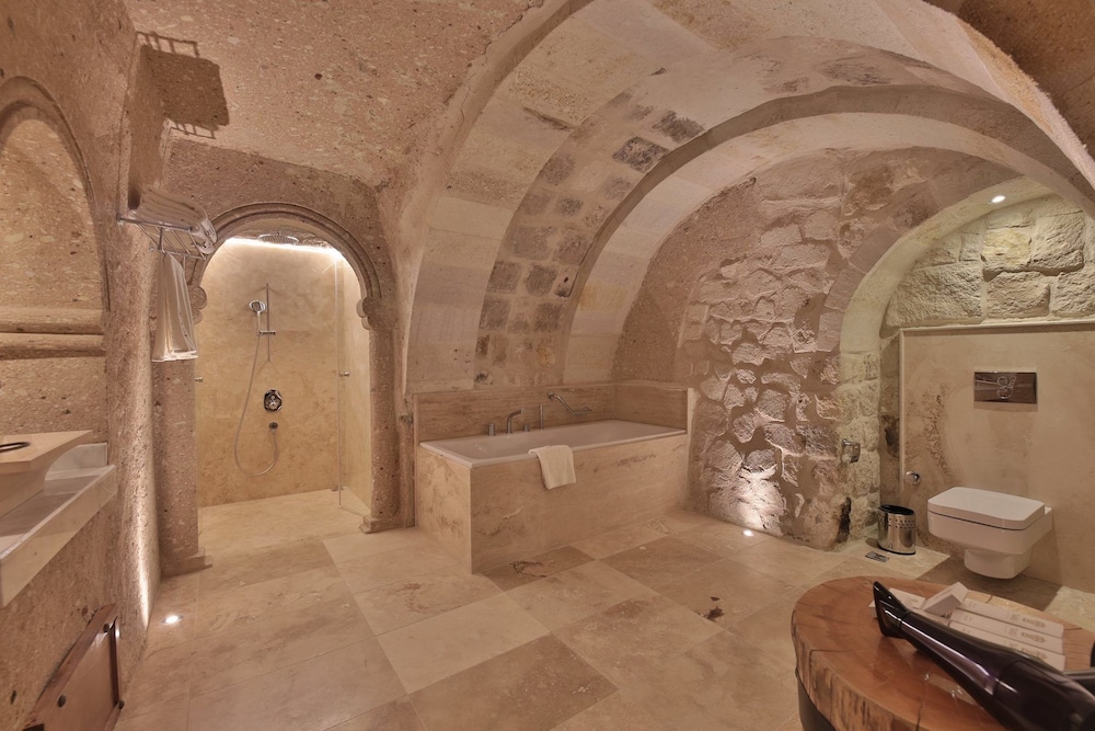 Taru Cave Suites 24/50