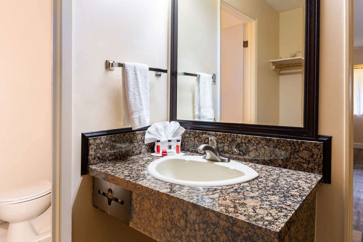 Ramada By Wyndham Coquitlam 54/56