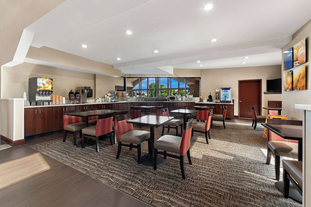 Comfort Suites Warner Robins 39/56