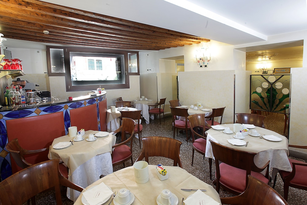 San Moise Hotel 58/70