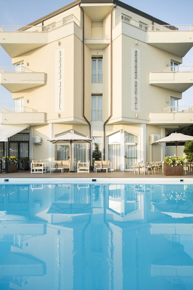 Grand Hotel 12/64