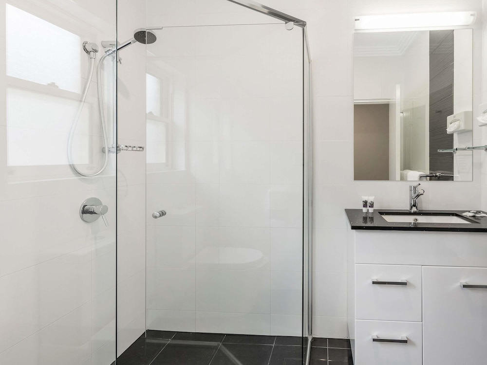 Mercure Goulburn 44/44
