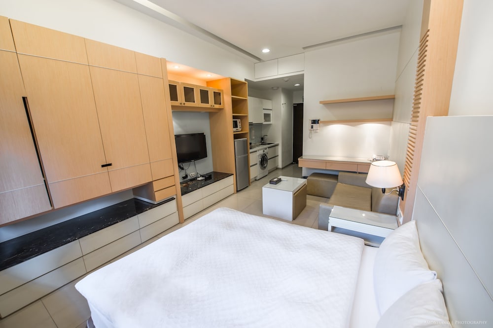 CH Service Apartment 7/48