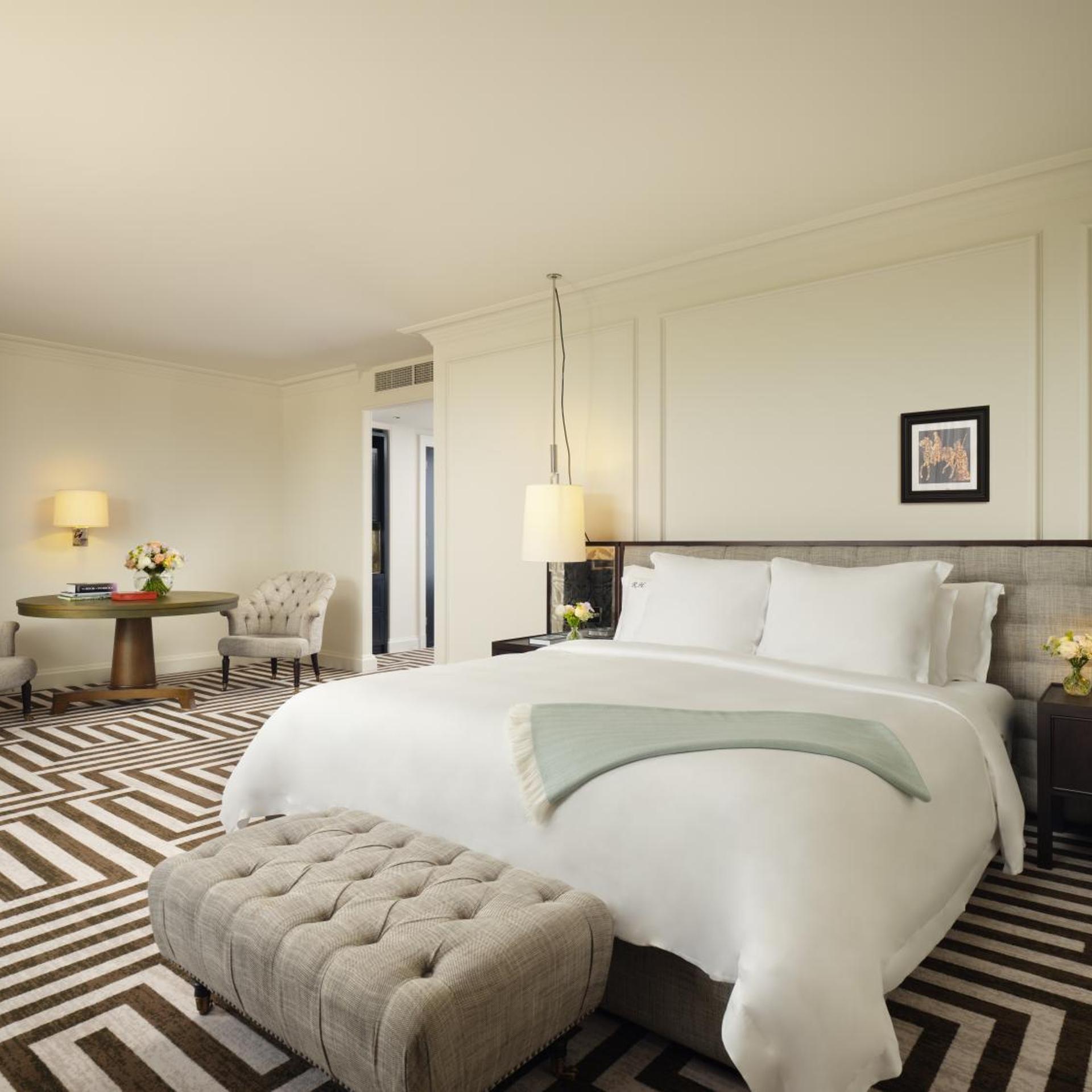 جناح جونيور، Rosewood London 2/4